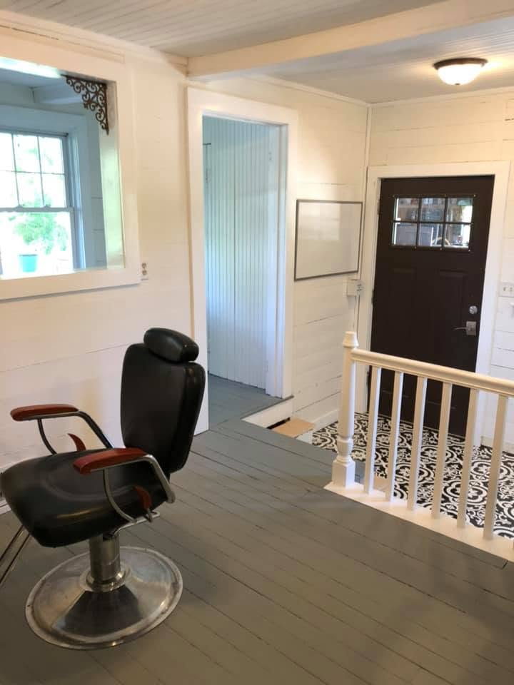 Salon Entrance